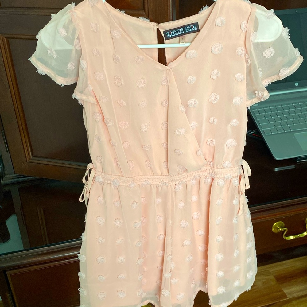 Girls light peach/pink romper size L 🌸